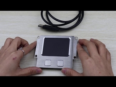 Panel táctil industrial con clasificación IP65, montaje en panel de acero inoxidable